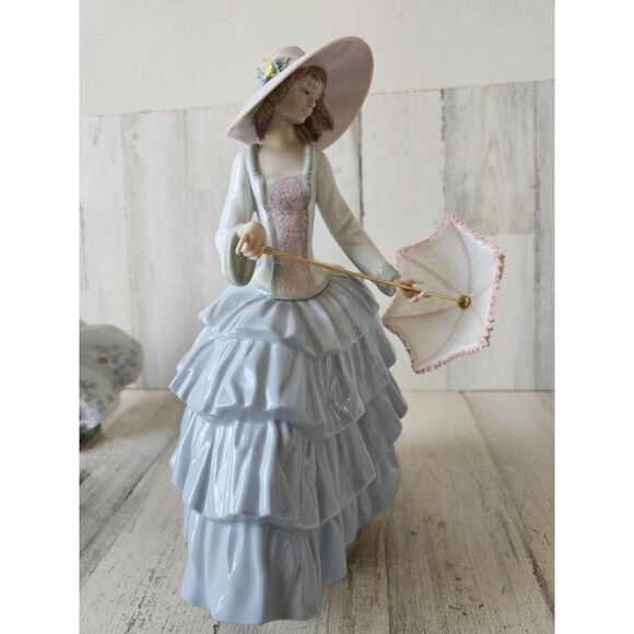 Lladro 6542 stroll in sun parasol RARE umbrella girl Victorian dress flower bonn - Picture 8 of 9